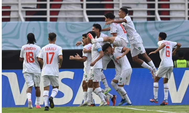 Pesepak bola Timnas Maroko merayakan gol ke gawang Panama dalam pertandingan babak penyisihan Grup A Piala Dunia U-17 2023 di Stadion Gelora Bung Tomo, Surabaya, Jawa Timur, Jumat (10/11/2023). - Image