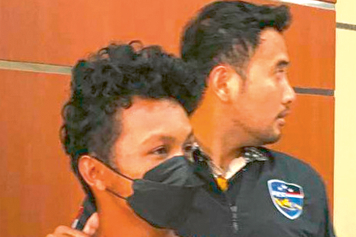 TERSANGKA: First Nanda Jerry Chris Tantio ditangkap Polda Jatim karena terbukti menjual foto dan video pornografi anak di bawah umur. - Image