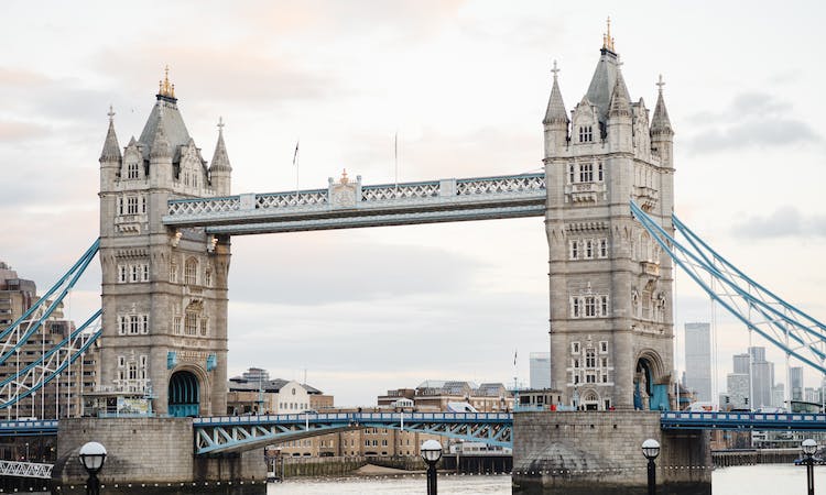tempat-tempat yang menyimpan cerita misterius dan horor di London membuat miris para pengunjung yang datang untuk berwisata (sumber: pexels/ Olga Lioncat) - Image