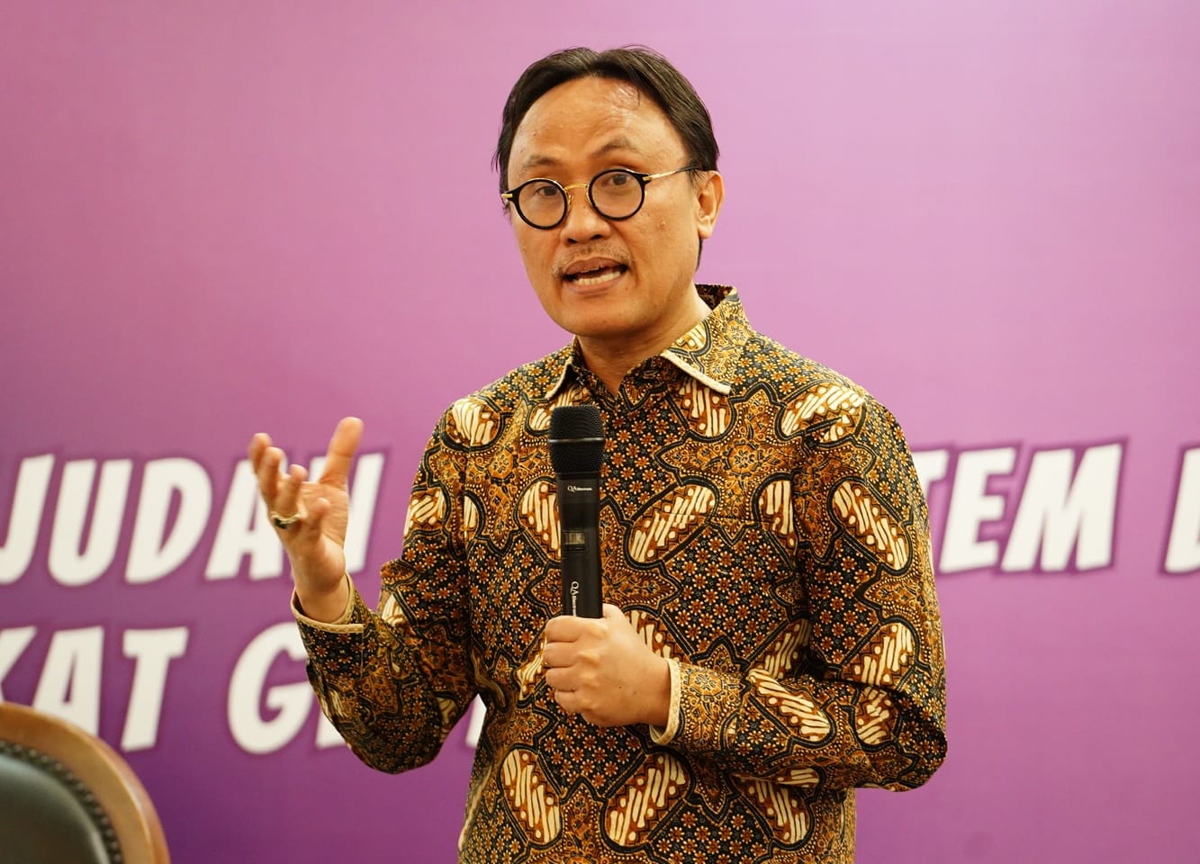 Kepala BPJPH Kemenag M. Aqil Irham di sela paparan program Halal World 2023 di Jakarta, Senin (13/11). - Image