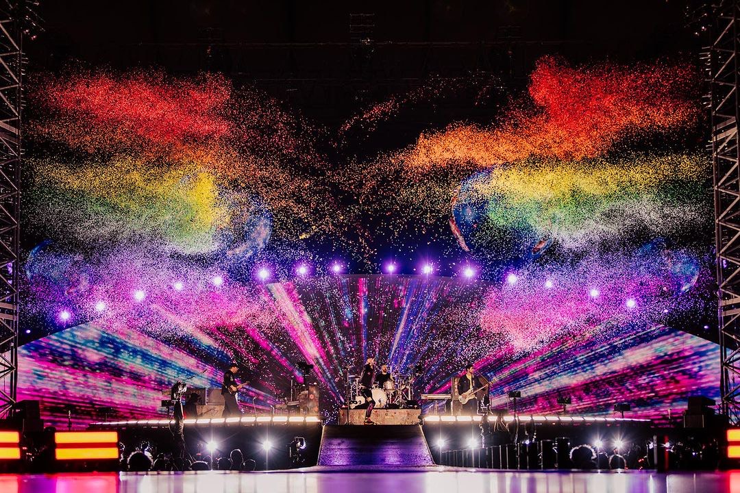 Suasana konser Coldplay di Tokyo. - Image
