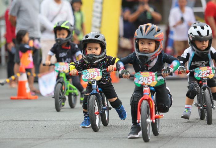 Ratusan atlet dari berbagai daerah meramaikan ajang balap sepeda tanpa pedal atau pushbike di Mall Cipinang Indah. - Image