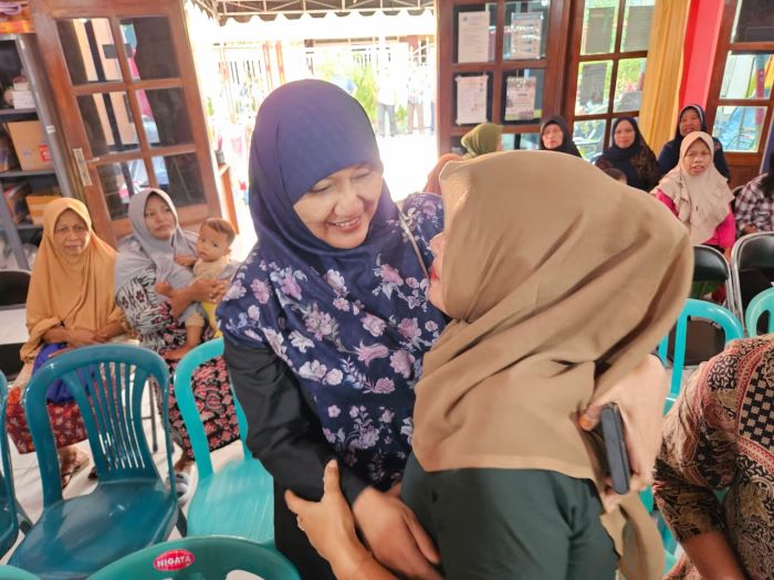 Anggota DPRD Provinsi Jatim Lilik Hendarwati menggelar sosialisasi mendapatkan Nomor Induk Berusaha (NIB) di 45 titik di Surabaya. - Image