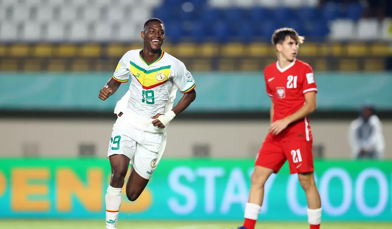 Caption gambar Idrissa Gueye melakukan selebrasi. / Fifa.com - Image