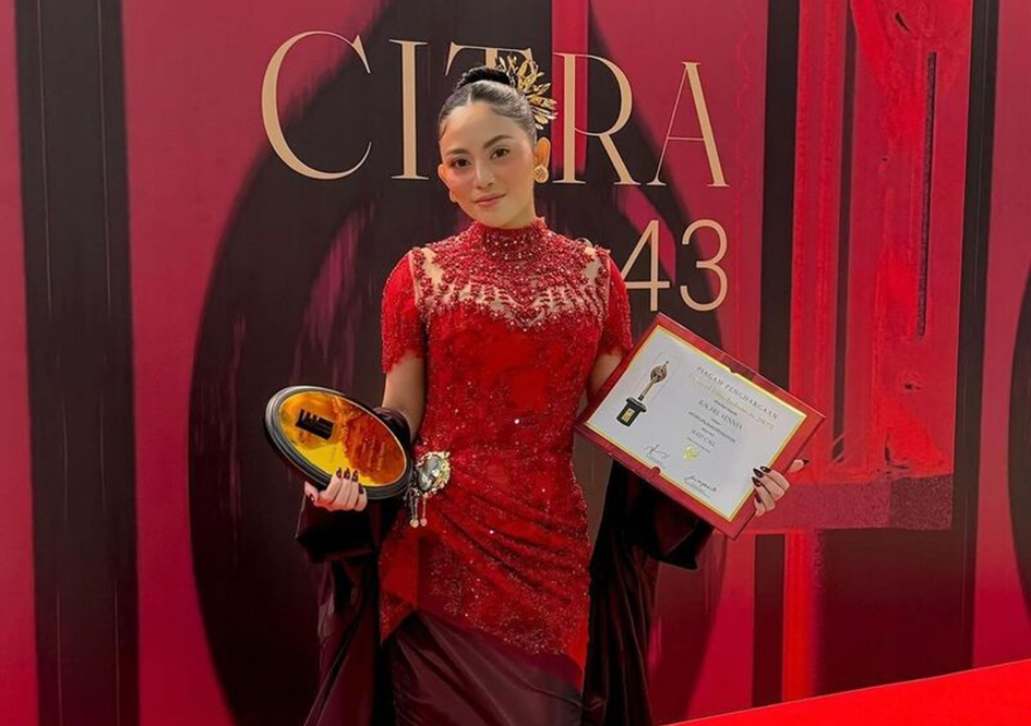 Rachel Vennya menang Aktris Pilihan Penonton di FFI 2023. Sumber Foto: Dok. Instagram @rachelvennya - Image