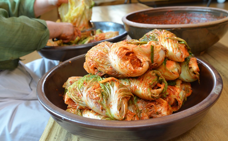 Kimchi Disajikan di sebuah Mangkuk (korea.net) - Image