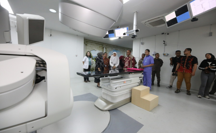 Peresmian layanan Oncology Center dan Gedung Graha Adyatma RSUD dr Mohamad Soewandhie, Kamis (16/11). Sumber: surabaya.go.id - Image