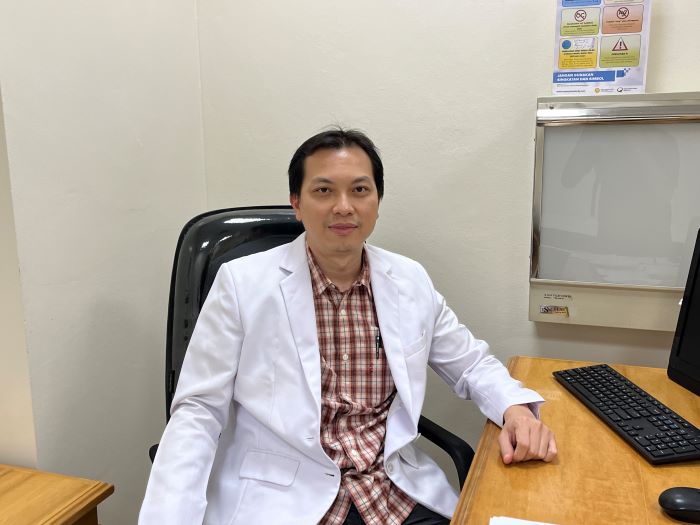 Dokter spesialis paru RS Premier Surabaya Prayudi Tetanto SpP. - Image