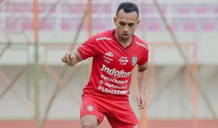 Bali United tolak Persebaya yang ingin memulangkan Irfan Jaya. - Image