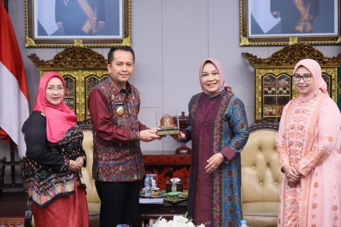 Pj Gubernur Sumsel Agus Fatoni menerima kunjungan IIPK BSB di Griya Agung Palembang, Sumatera Selatan, Kamis (16/11). - Image