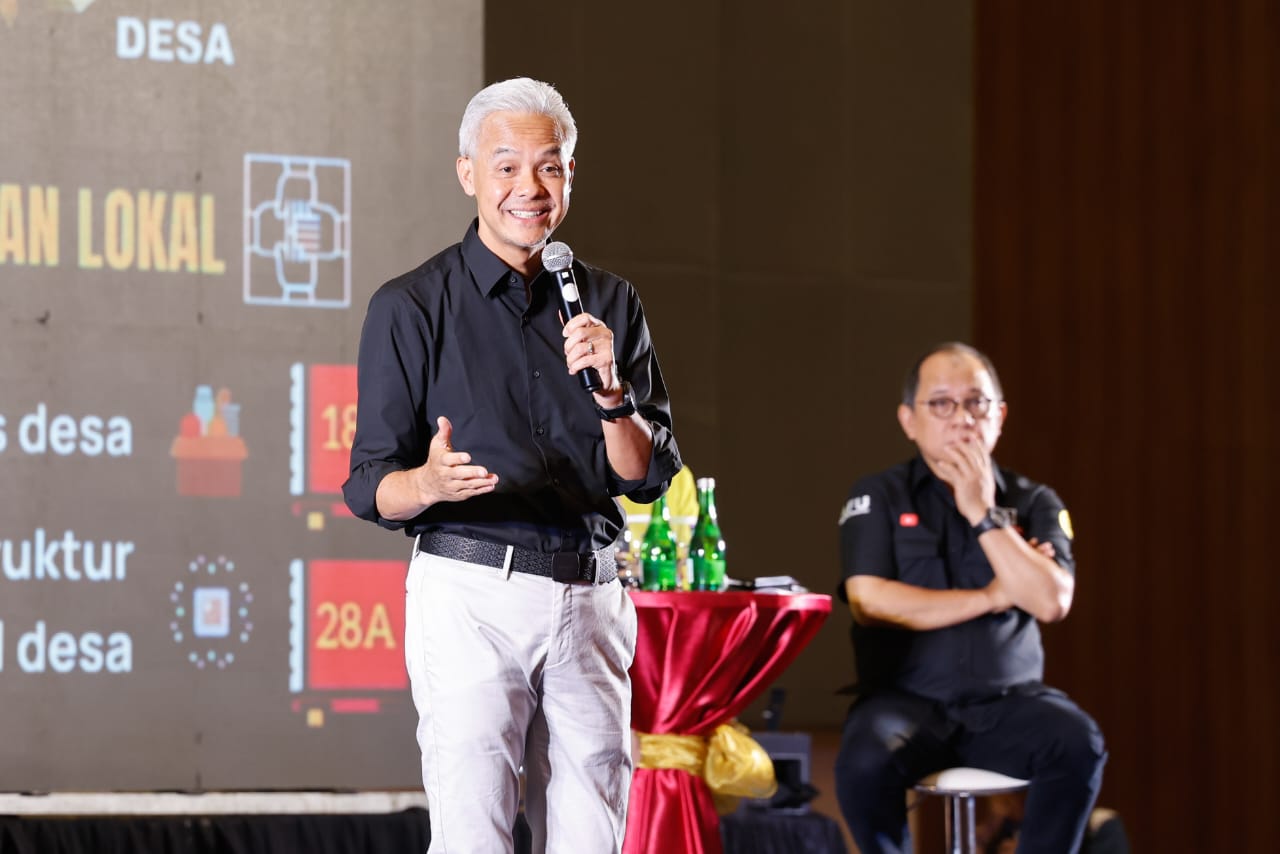 Calon presiden Ganjar Pranowo dalam acara saresehan nasional yang diadakan oleh Ikatan Alumni Universitas Negeri Makassar di Hotel Four Points, Kec. Tamalate, Kota Makassar, Sulawesi Selatan. (Ist) - Image