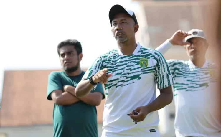 Pelatih sementara Persebaya Uston Nawawi puji kualitas Paulo Henrique./persebaya.id - Image