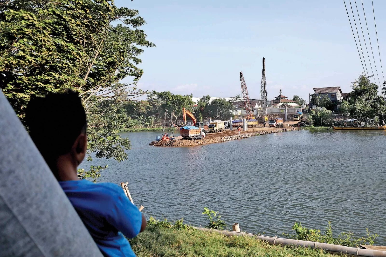 Proses pengerjaan Jembatan Jongbiru. (Foto: Wahyu Adji/JPRK) - Image
