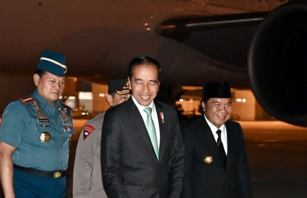 Presiden Joko Widodo tiba di Bandara Internasional Soekarno-Hatta di Tangerang, Banten, Minggu (19/11/2023) - Image