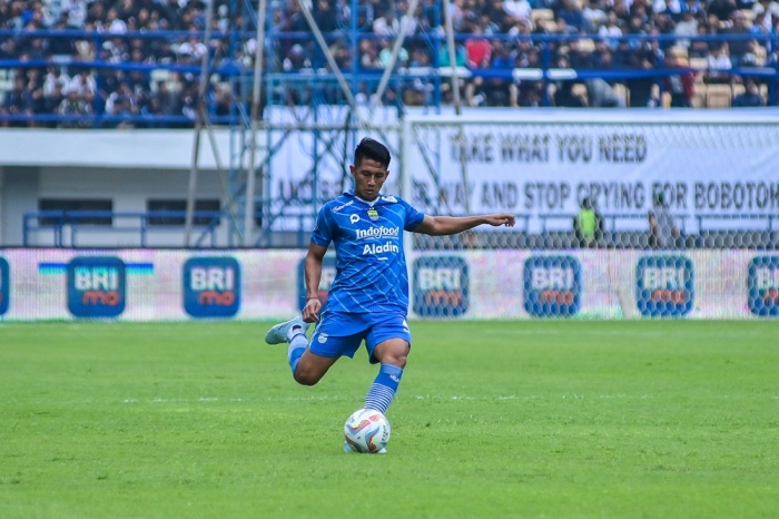 I Putu Gede saat membela Persib Bandung di putaran pertama Liga 1 musim ini. Putu memilih membela Bhayangkara FC saat ini. - Image