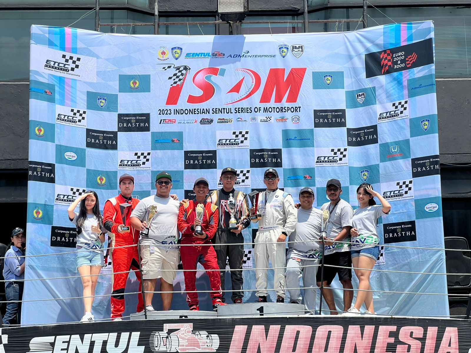 Tim balap SAV Acer Motorsport menjadi juara umum dalam Kelas Novice European Touring Car Championship (ETCC). (Istimewa) - Image
