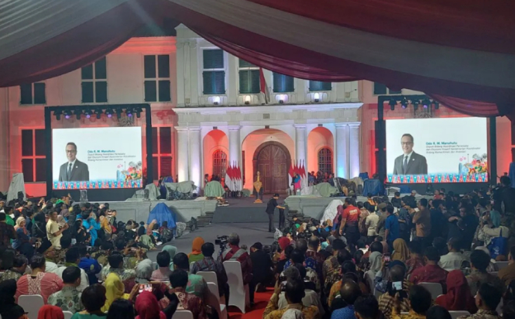 Deputi Bidang Pariwisata dan Ekonomi Kreatif Kemenko Marves Odo RM Manuhutu memberikan sambutan dalam acara pelaksanaan Gernas BBI/PDN & BBWI./ - Image