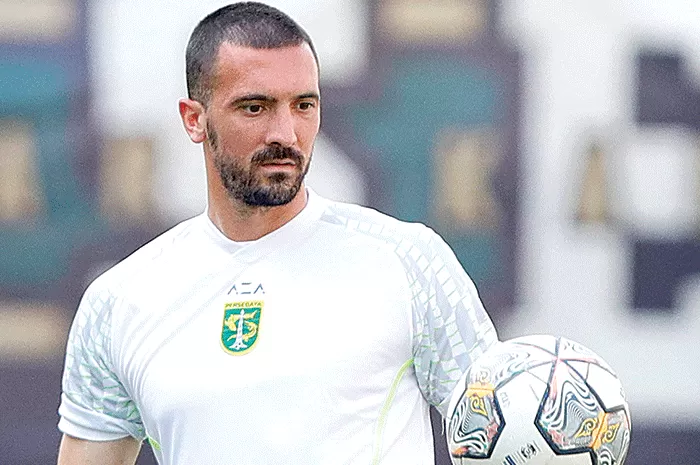 Dusan Stevanovic tak terlihat di sesi latihan Persebaya Surabaya. - Image