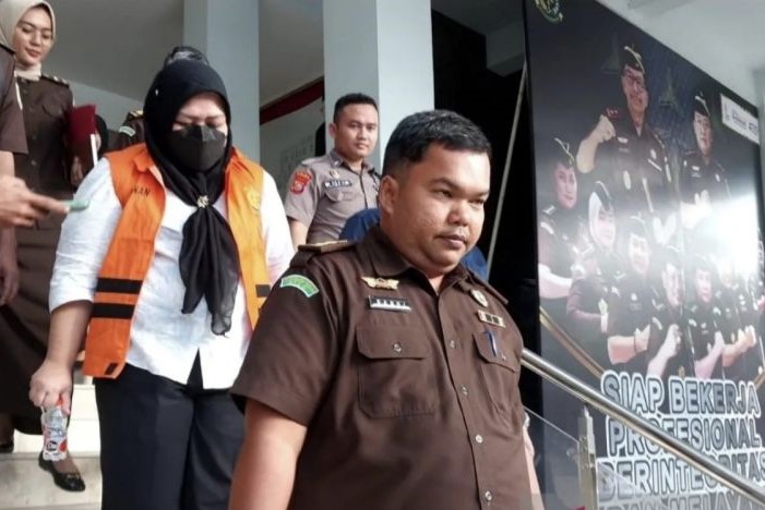 Mantan bendahara pengeluaran UIN Suska Riau Veny Aprilya ditetapkan sebagai tersangka dugaan korupsi pengelolaan dana BLUD di salah satu kampus Islam di Riau tersebut. - Image