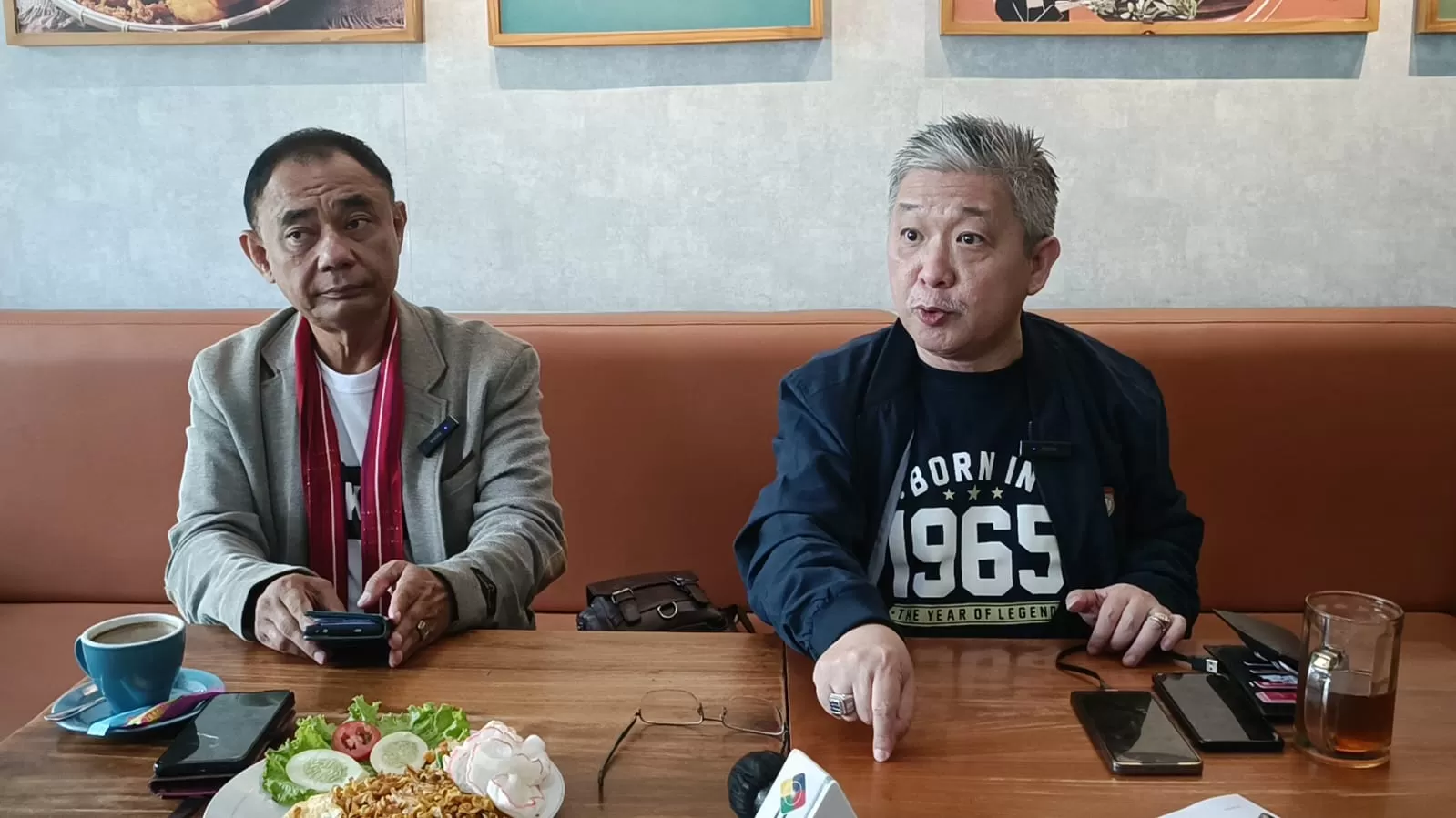 Kuasa hukum keluarga artis Aprilia Nani Darham, Hartono Tanuwidjaja menjelaskan penyebab meninggalnya sang klien. (Foto : Firdaus/Pojoksatu.) - Image