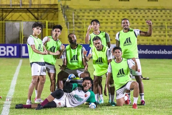 Pemain PSM Makassar siap menyambut Persikabo 1973 dalam lanjutan Liga 1 di Stadion BJ Habibie, Parepare, Kamis (23/11) malam. - Image