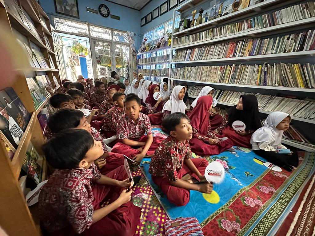 Anak-anak peserta program Panen Buku yang dihelat Kementan di Kabupaten Ciamis. (Istimewa) - Image