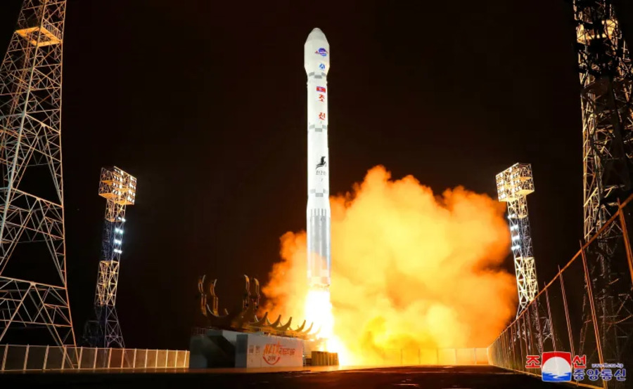 Satelit Malligyong-1 yang Berhasil Diluncurkan oleh Lembaga Antariksa Korea Utara pada Selasa (21/11) Malam / Sumber : Korean Central News Agency / AP - Image