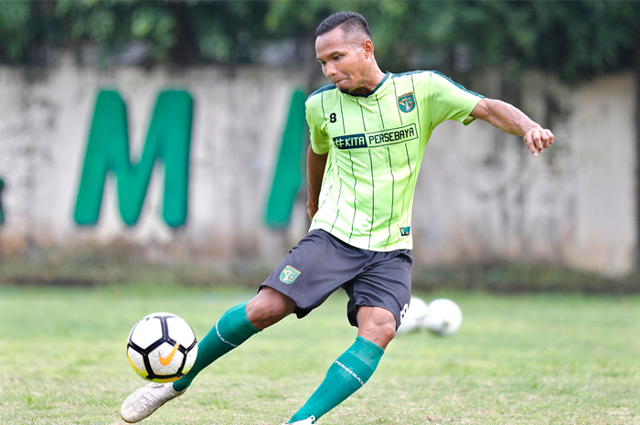 TINGGAL DIUMUMKAN: Oktafianus "Ofan" Fernando disebut-sebut segera kembali memperkuat Persebaya Surabaya. - Image