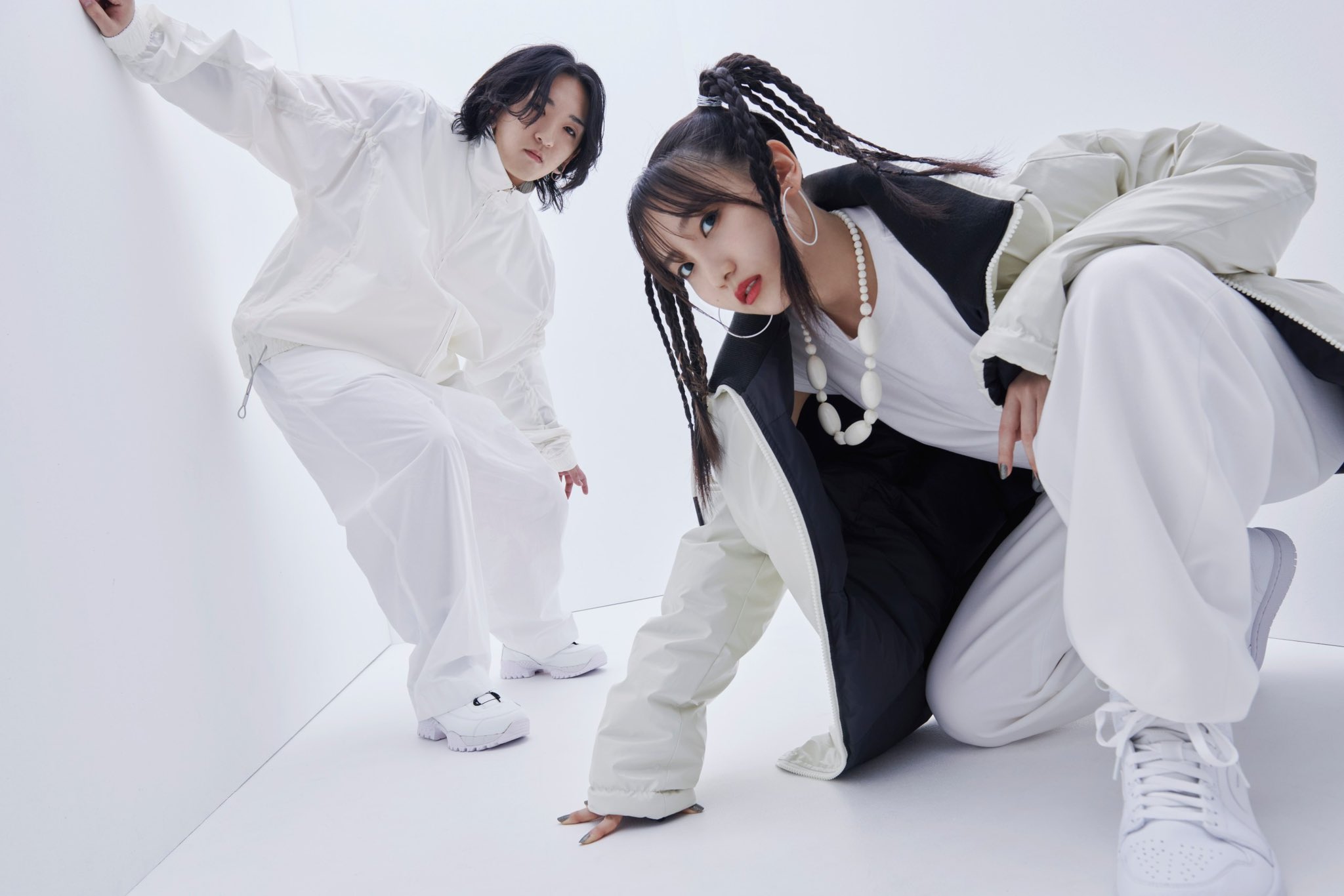 Grup duo asal Jepang YOASOBI. Sumber foto: X.com / @YOASOBI_staff - Image