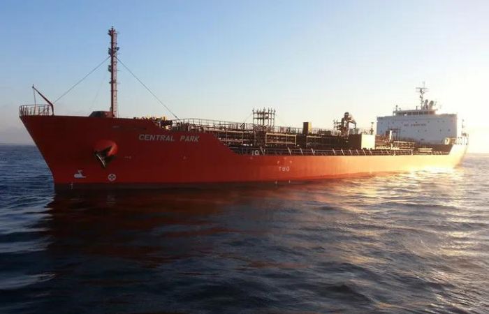 Wujud Kapal tanker Central Park Israel di lepas pantai Aden, Yaman / (huffpost.com) - Image