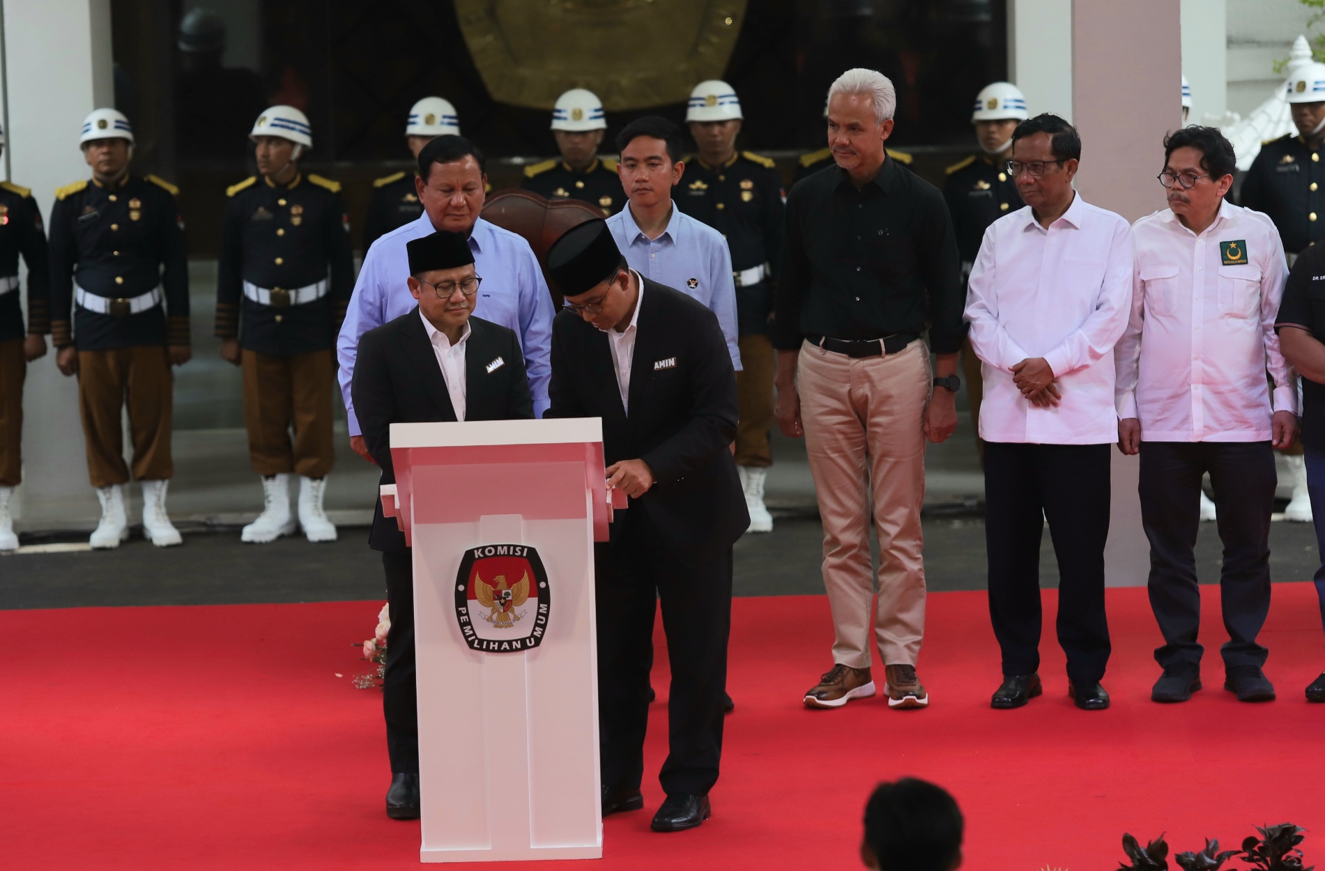 Pasangan calon presiden dan wakil presiden, Anies Baswedan-Muhaimin Iskandar dalam acara Deklarasi Kampanye Pemilu Damai 2024 KPU RI di Jakarta. - Image