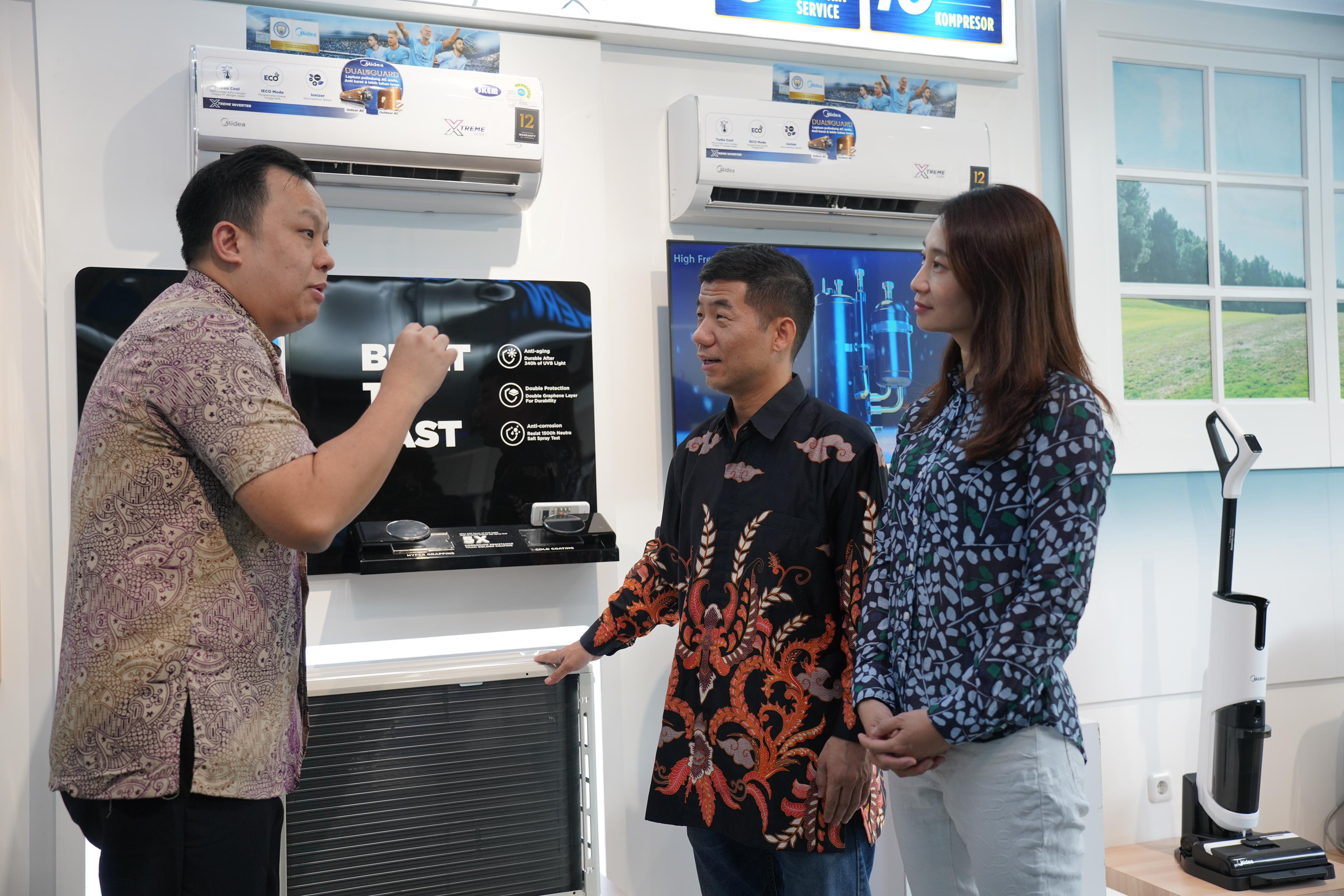Midea menghadirkan showroom pertama yang ada di Jakarta, tepatnya di daerah Pantai Indah Kapuk (PIK) Jakarta Utara. - Image