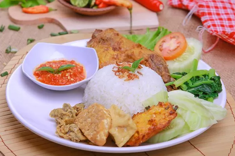 Kuliner sego tempong khas Banyuwangi, Jawa Timur. (radarbanyuwangi) - Image