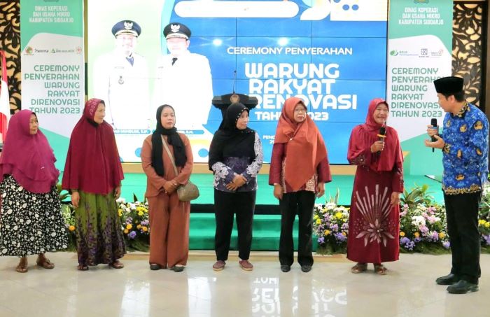 Bupati Sidoarjo Ahmad Muhdlor Ali targetkan 2.000 warung kelontong (warung rakyat) tuntas direnovasi. - Image