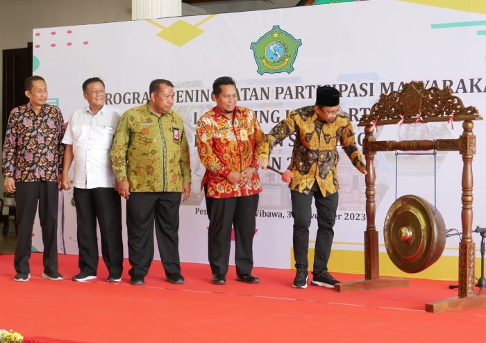 Bupati Sidoarjo Ahmad Muhdlor Ali meluncurkan lomba antar RT (Rukun Tetangga) di Pendopo Delta Wibawa, pada Kamis (30/11). - Image