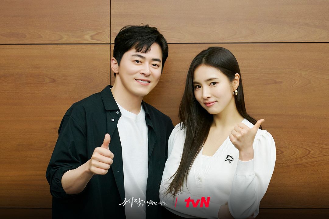 Aktor asal Korea Selatan Jo Jung Suk dan Shin Se Kyung. Sumber foto: Instagram/ @tvn_drama - Image