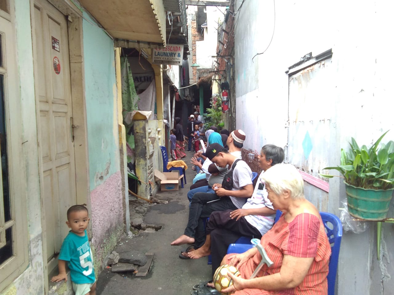 Lokasi seorang lansia tewas di Jalan Waspada Buntu, RT 7/13, Tanah Sereal, Tambora, Jakarta Barat, pada Rabu (29/11) lalu. (Royyan/ JawaPos.com) - Image