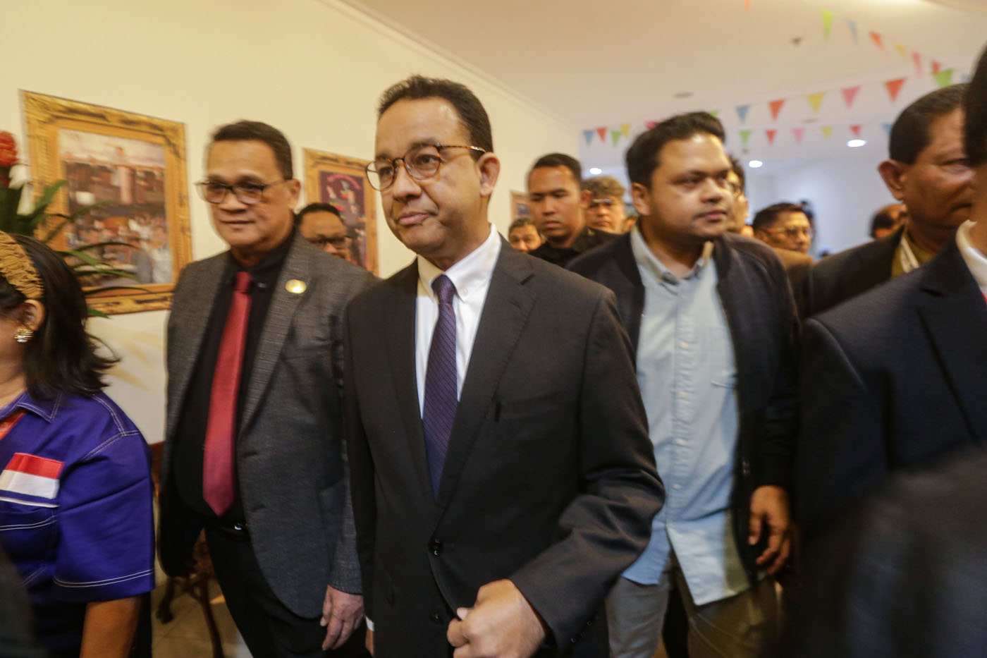 Calon Presiden (Capres) nomor urut 1 Anies Baswedan sebelum memasuki ruang forum Mubes IX PGPI di Jakarta, Kamis (30/11/2023). - Image
