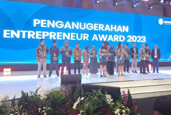 Kementerian Koperasi dan UKM (Kemenkop UKM) memberikan apresiasi kepada 12 peserta program kewirausahaan Entrepreneur Award 2023. - Image