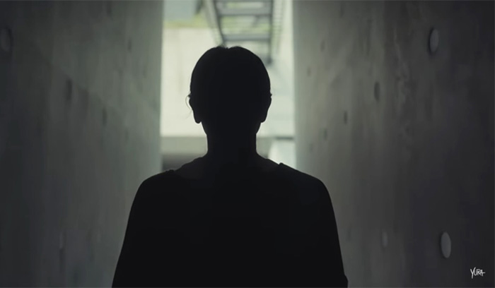 Tangkapan layar video klip Sudut Memori dari Yura Yunita yang jadi soundtrack film Jatuh Cinta Seperti di Film-Film - Image