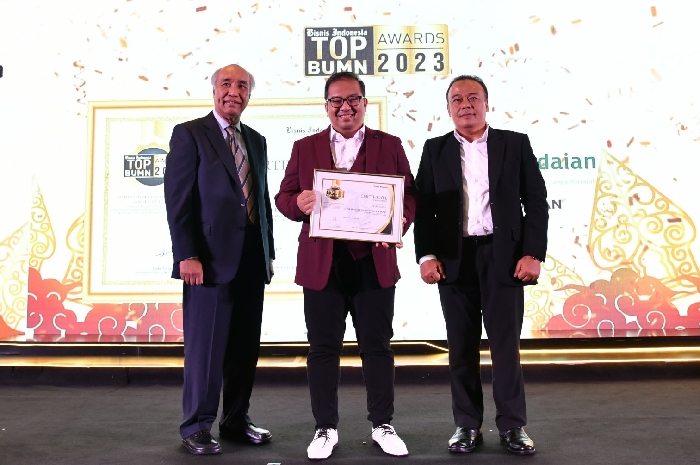 Direktur Keuangan dan Perencanaan Strategis PT Pegadaian Ferdian Timur Satyagraha juga meraih The Best CFO: Excellent In Cost Efficiently & Productivity Program. - Image