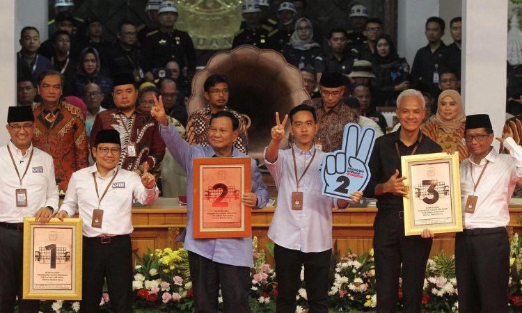Tiga Pasangan Calon presiden dan Calon wakil presiden Indonesia 2024 saat pengundian nomor urut./(INILAH) - Image