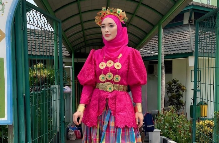 Ratu Meta senang sekaligus bersyukur salah satu sahabatnya Zaskia Gotik mengenakan hijab dalam kehidupan sehari-hari. - Image