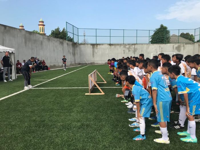 Klub Liga 1 Dewa United menggelar festival sepak bola dengan tajuk Festival Anak Dewa U-12. - Image