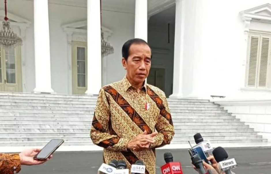 Presiden Joko Widodo saat memberikan keterangan di Jakarta, Senin (4/12/2023). (ANTARA/Rangga Pandu/aa.) - Image