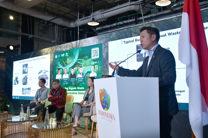 Director of Strategy and Sustainable Development PT Djarum, Jemmy Chayadi, saat memberikan paparan pengolahan sampah organik dalam KTT Perubahan Iklim 2023. (Bakti Lingkungan Djarum Foundation) - Image