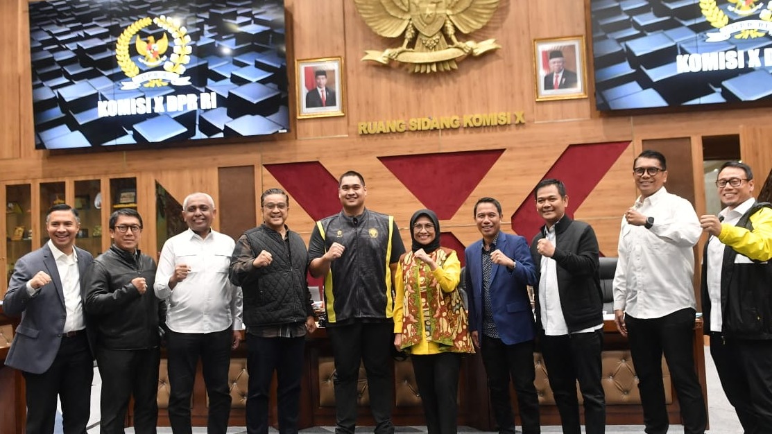 Perwakilan pimpinan dan anggota komisi DPR RI bersama Menpora dan perwakilan dari PSSI. - Image