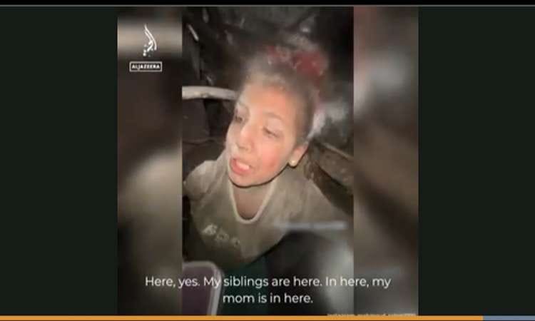 Terjebak di Bawah Reruntuhan, Anak Perempuan di Gaza Mohon Tim Evakuasi Selamatkan Keluarganya./Aljazeera. - Image