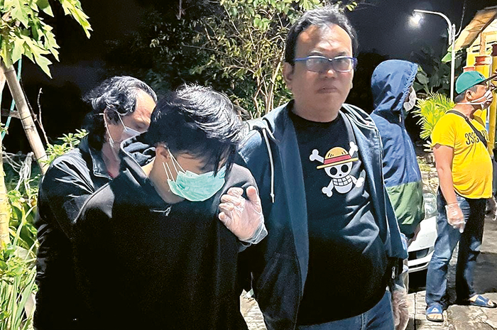 DIAMANKAN: Tersangka Hengky Pratama saat diamankan oleh jajaran Satreskrim Polres Gresik pada Minggu (3/12) lalu. Pemuda 23 tahun itu me rupakan otak peristiwa pencurian hingga menyebabkan tewasnya AS - Image