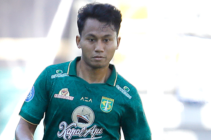 BISA DIANDALKAN: Kadek Raditya diharapkan bisa mengisi posisi Dusan Stevanovic yang harus menepi untuk beberapa pertandingan Persebaya karena cedera. - Image